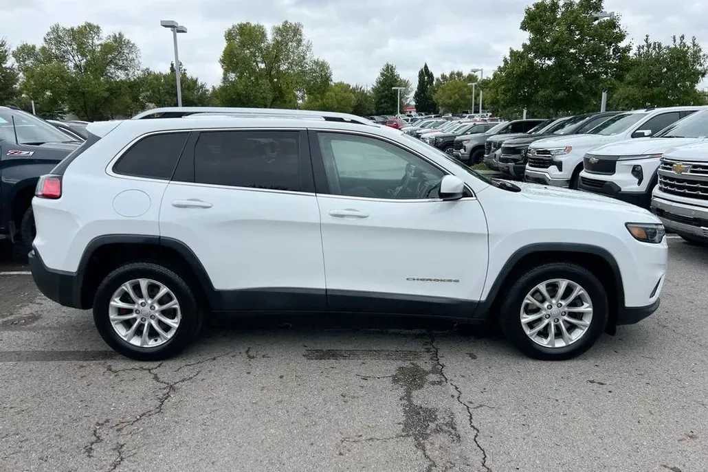 2019 Jeep Cherokee Latitude photo 1