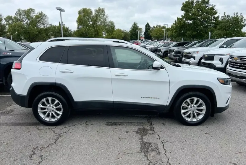 2019 Jeep Cherokee Latitude photo 1