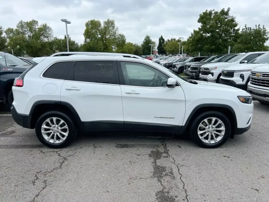 2019 Jeep Cherokee Latitude photo 1