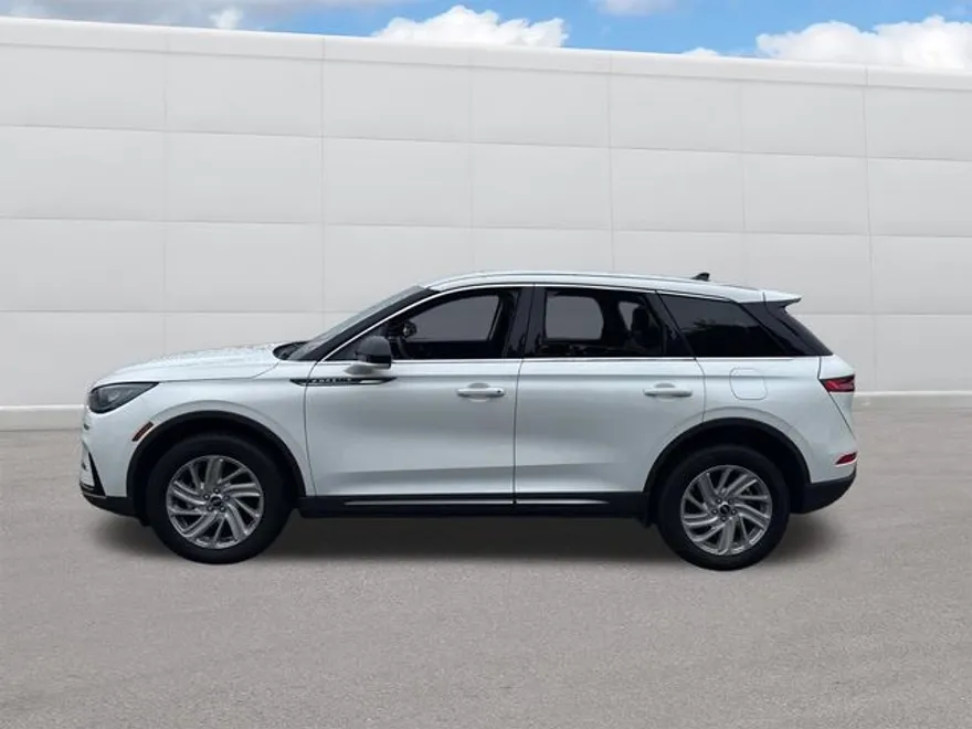 2023 Lincoln Corsair Standard photo 1