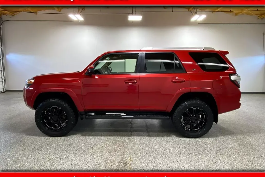 2017 Toyota 4Runner SR5 photo 1