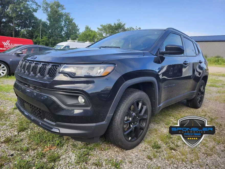 2023 Jeep Compass Altitude photo 1