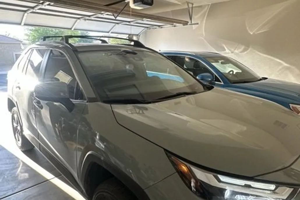 2022 Toyota RAV4 XLE photo 1