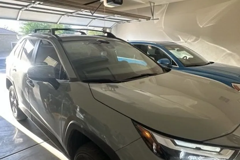 2022 Toyota RAV4 XLE photo 1