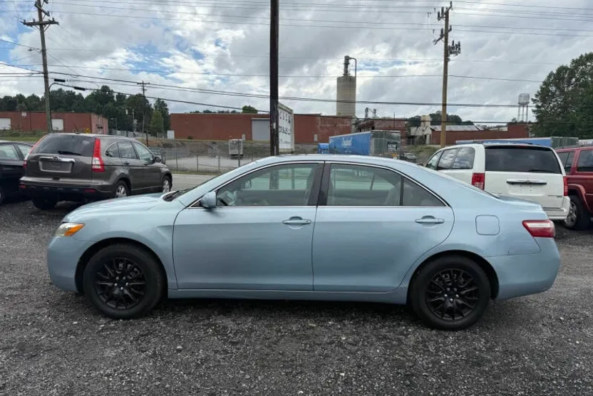 2007 Toyota Camry LE photo 1
