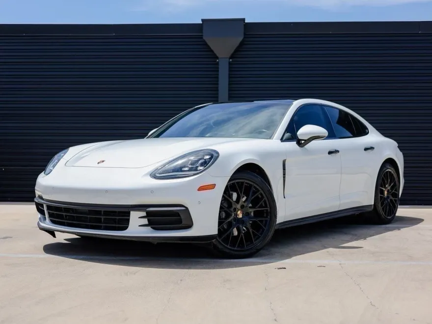 2017 Porsche Panamera Base photo 1