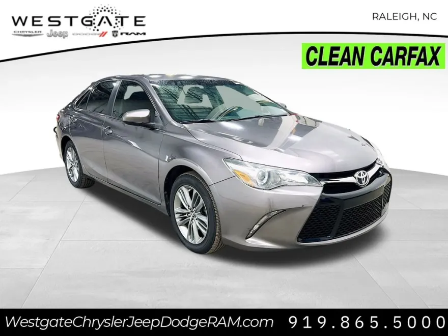 2017 Toyota Camry SE photo 1