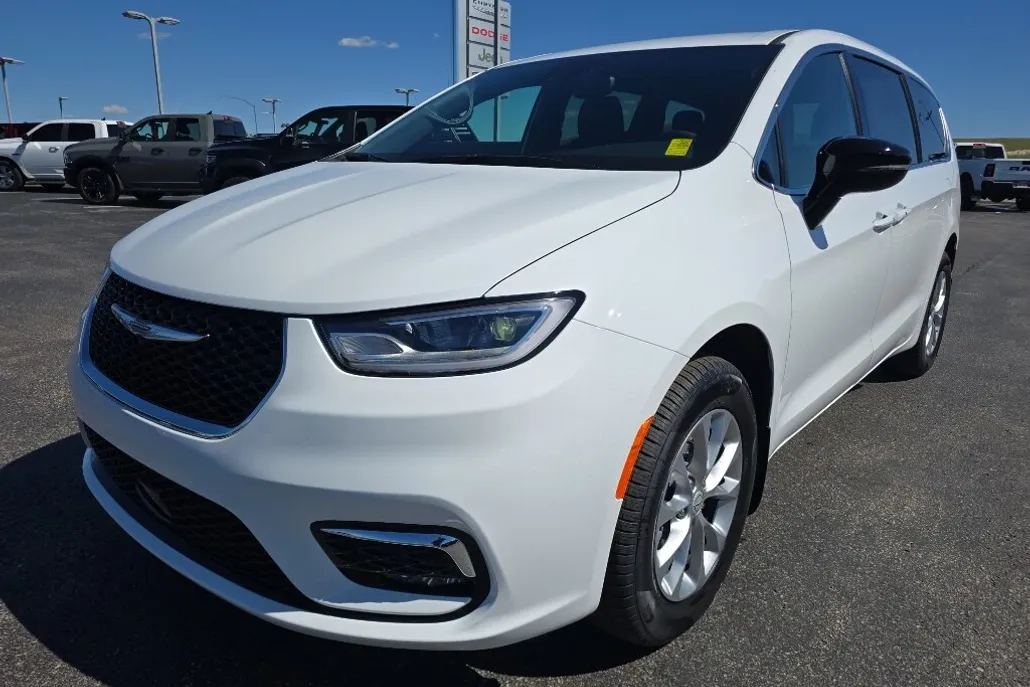 2025 Chrysler Pacifica photo 1