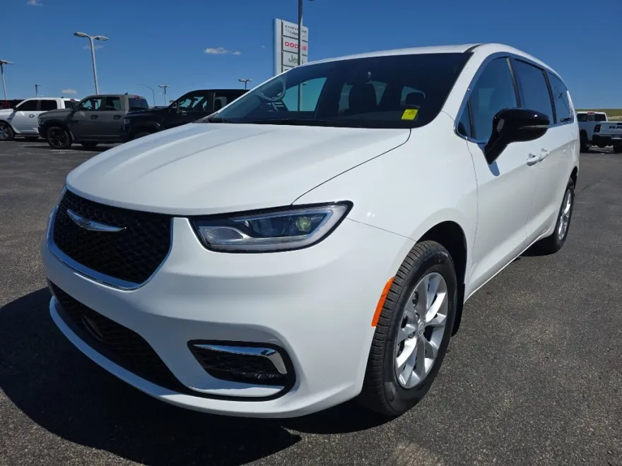 2025 Chrysler Pacifica photo 1