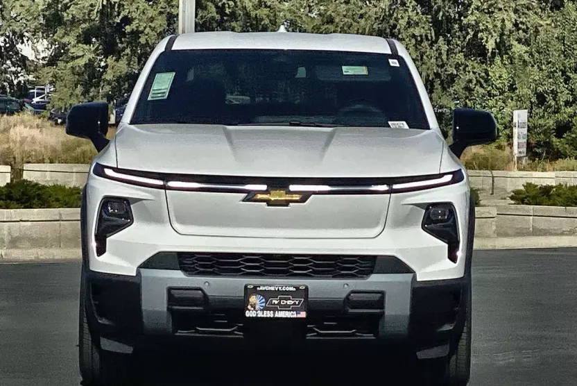 2026 Chevrolet Silverado photo 1