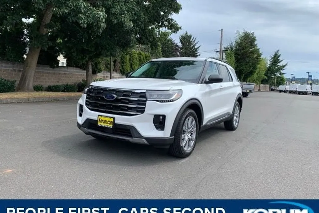2025 Ford Explorer photo 1