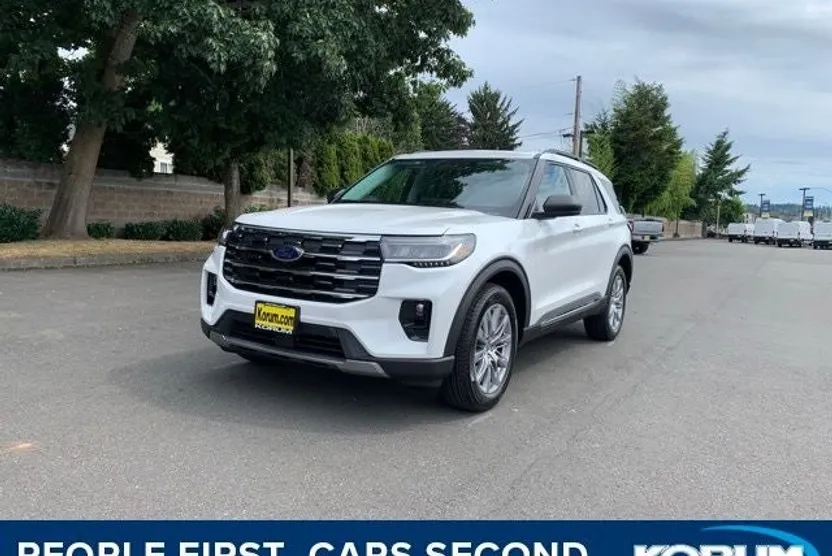 2025 Ford Explorer photo 1
