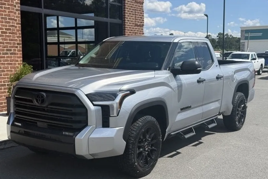 2023 Toyota Tundra SR5 photo 1
