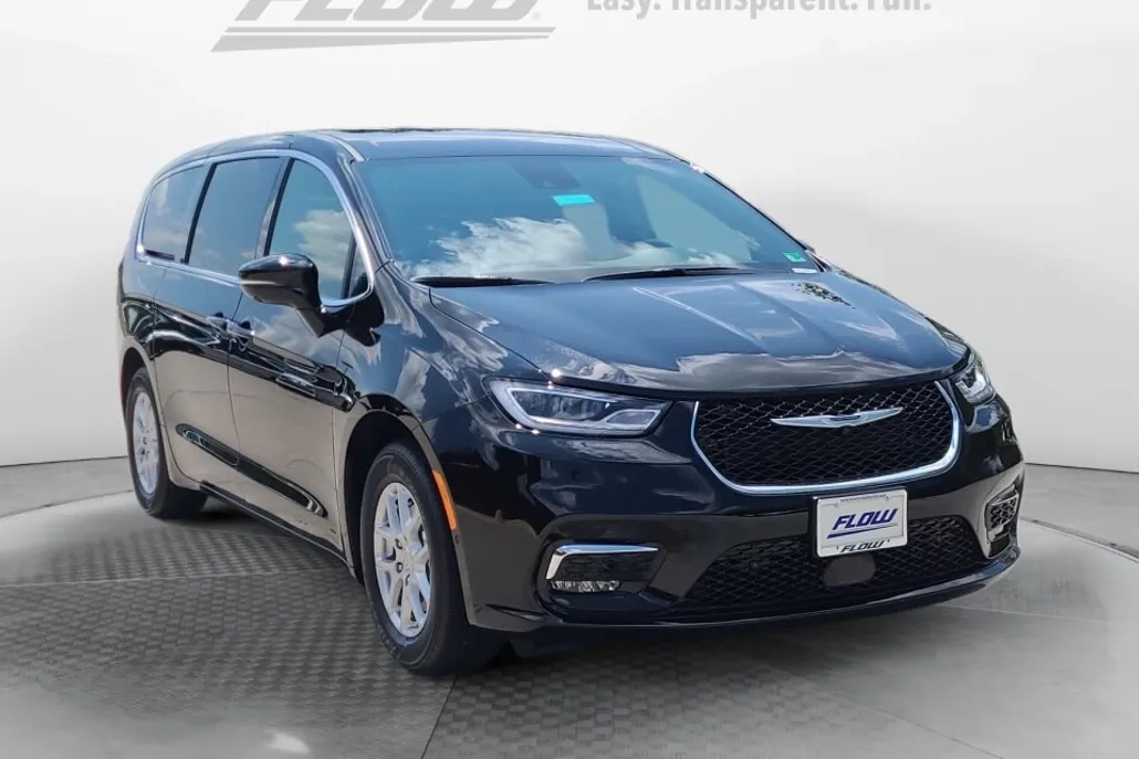 2025 Chrysler Pacifica photo 1