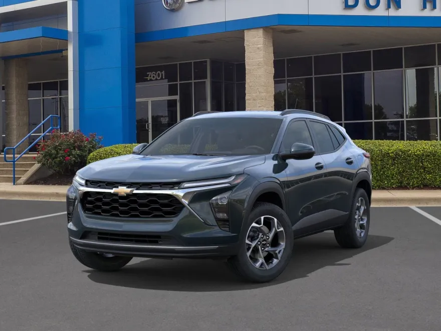 2026 Chevrolet Trax LT photo 1
