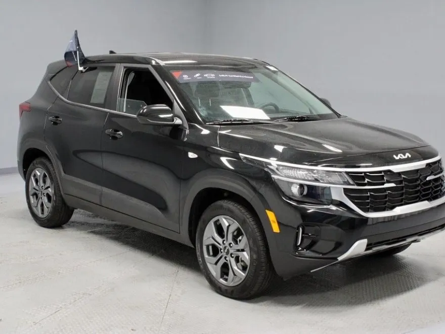2024 Kia Seltos LX photo 1