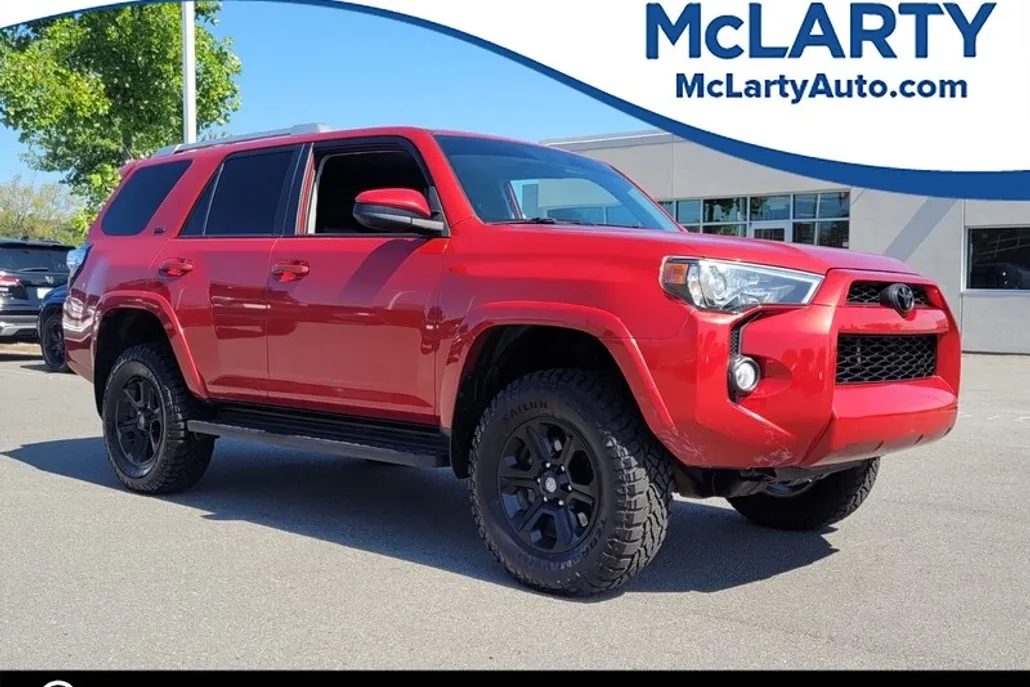 2018 Toyota 4Runner SR5 photo 1
