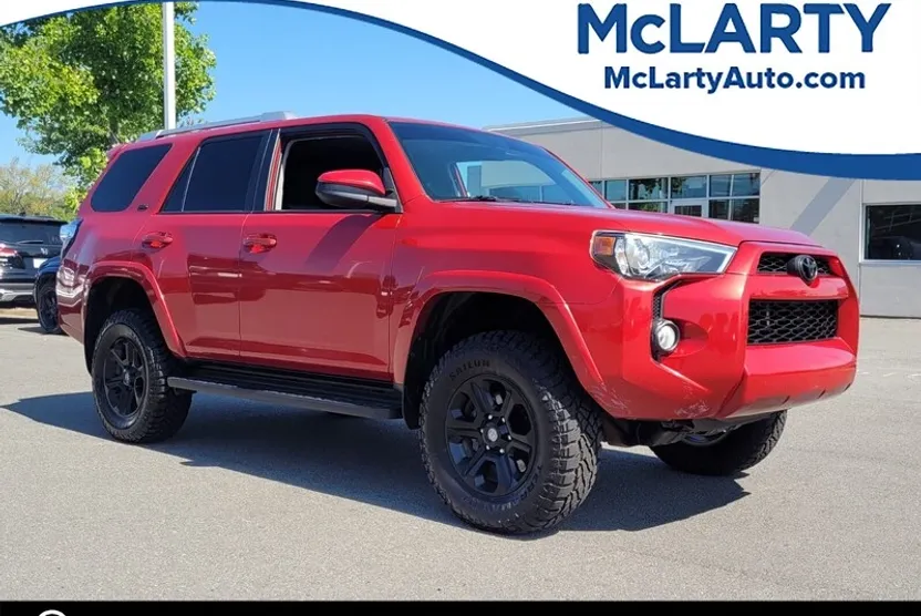2018 Toyota 4Runner SR5 photo 1