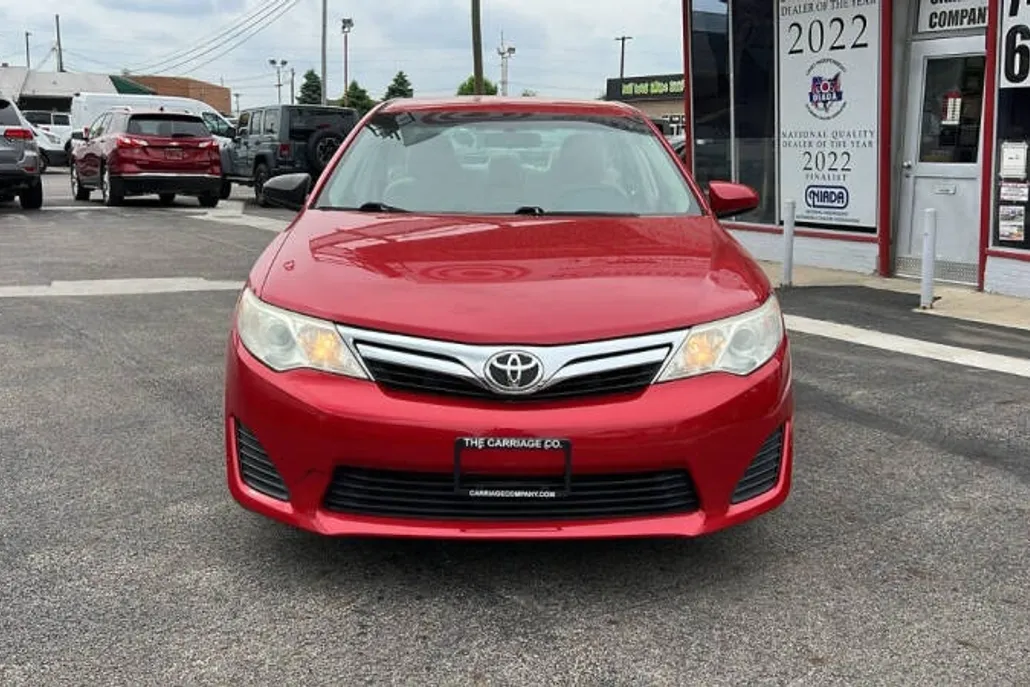 2013 Toyota Camry LE photo 1