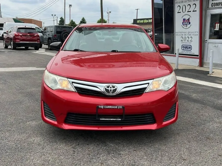 2013 Toyota Camry LE photo 1