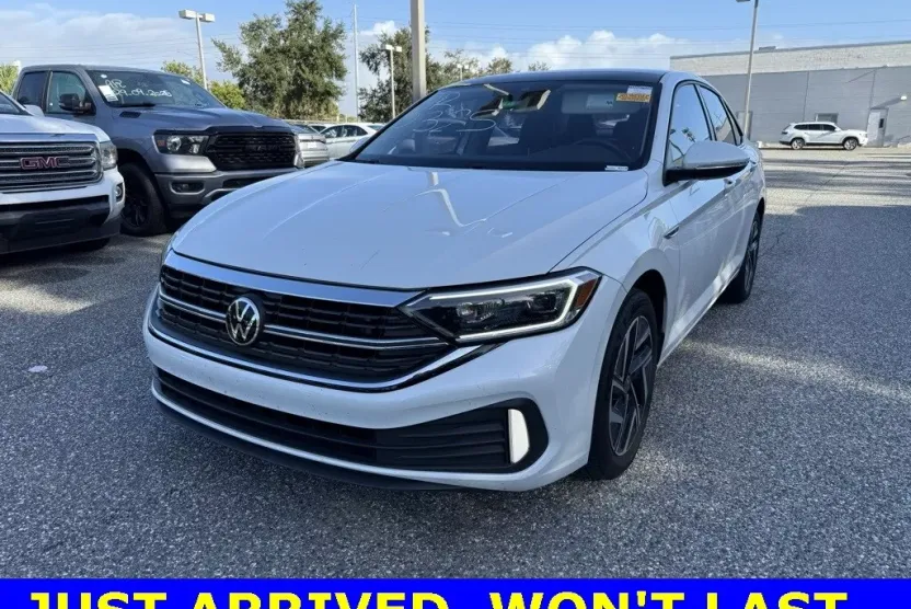 2023 Volkswagen Jetta 1.5T SEL photo 1