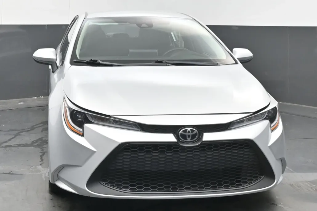 2021 Toyota Corolla LE photo 1