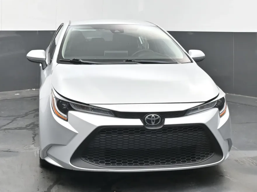 2021 Toyota Corolla LE photo 1