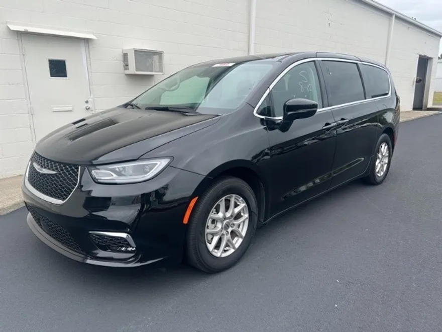 2024 Chrysler Pacifica Touring L photo 1