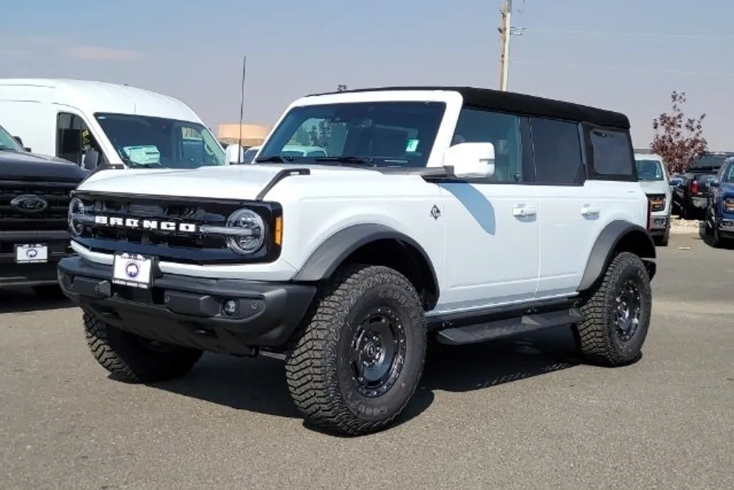 2024 Ford Bronco Outer Banks photo 1