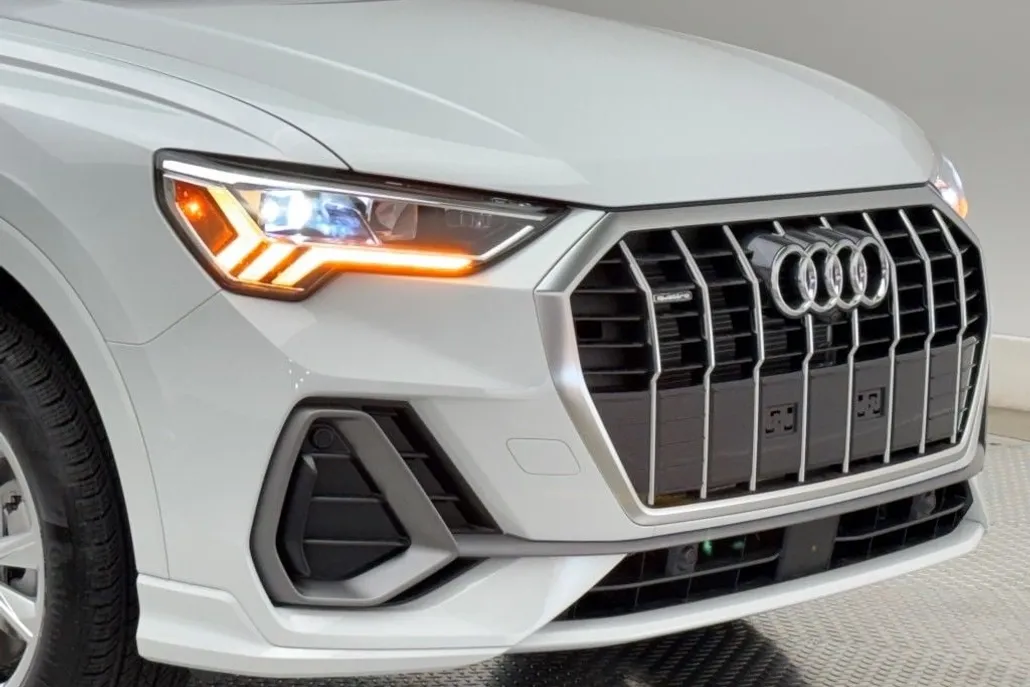 2025 Audi Q3 S line Premium Plus photo 1