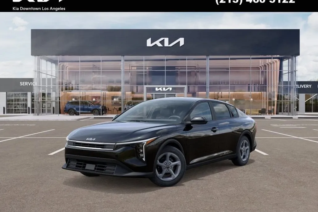 2025 Kia K4 LXS photo 1