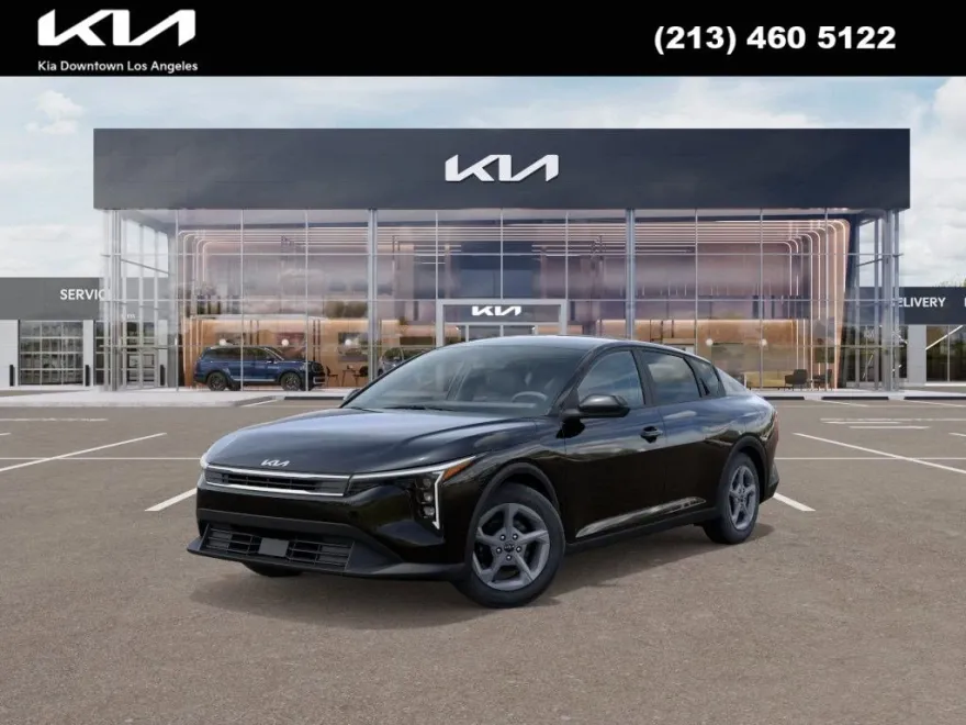 2025 Kia K4 LXS photo 1