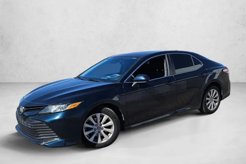 2020 Toyota Camry LE photo 1