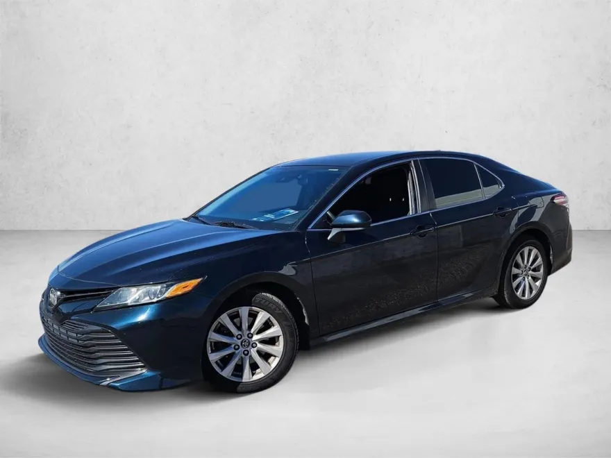 2020 Toyota Camry LE photo 1