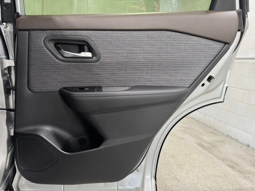 2023 Nissan Rogue SV AWD photo 23