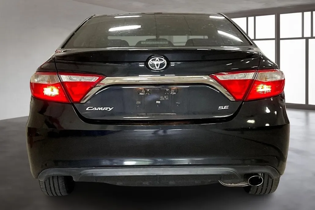 2015 Toyota Camry XLE photo 1