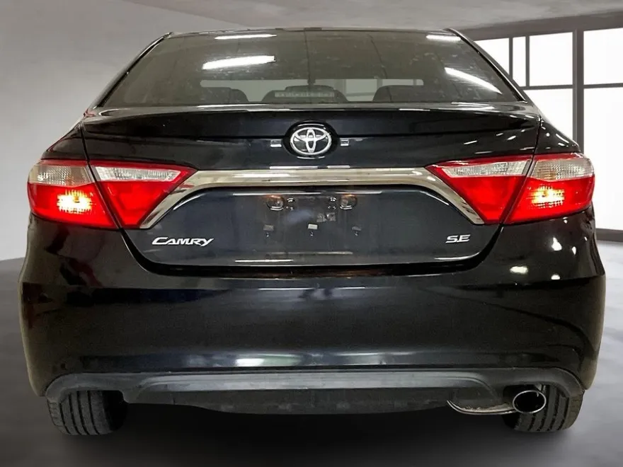 2015 Toyota Camry XLE photo 1