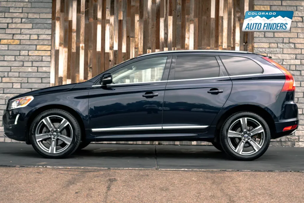 2016 Volvo XC60 T6 Platinum photo 1