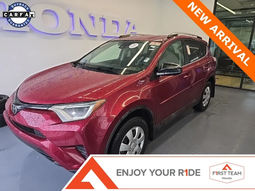 2018 Toyota RAV4 LE photo 1