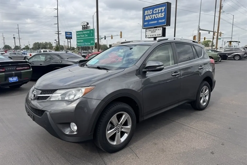 2015 Toyota RAV4 XLE photo 1