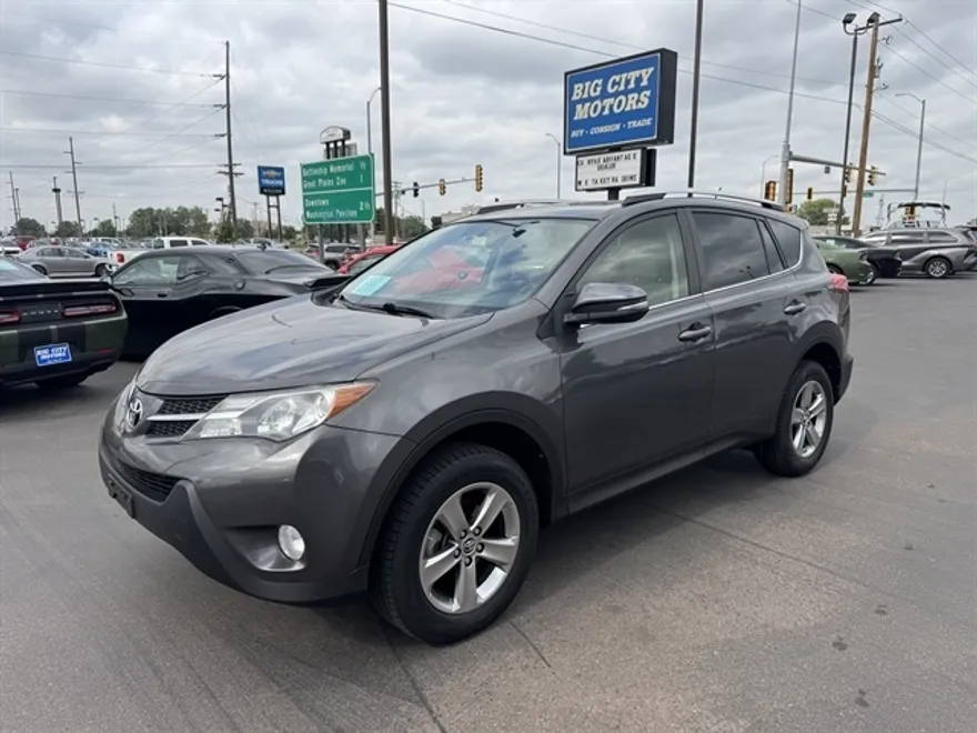 2015 Toyota RAV4 XLE photo 1