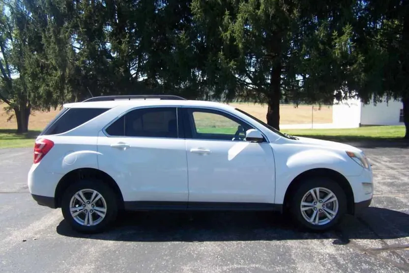 2017 Chevrolet Equinox LT photo 1