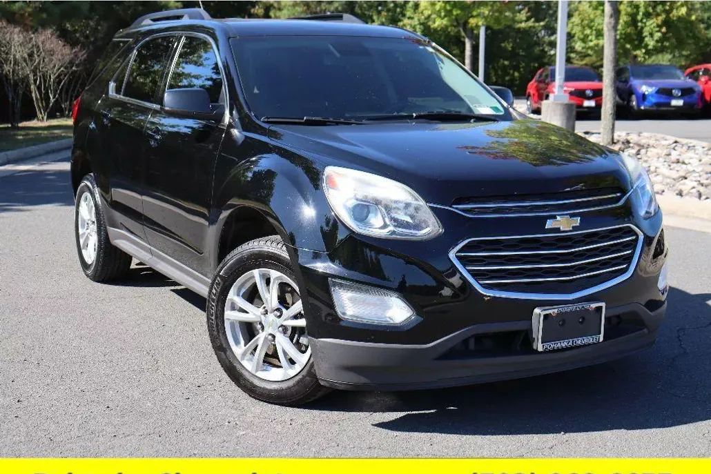 2017 Chevrolet Equinox LT photo 1