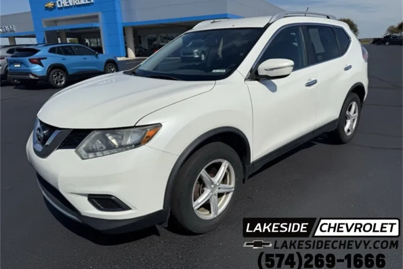 2015 Nissan Rogue SV photo 1