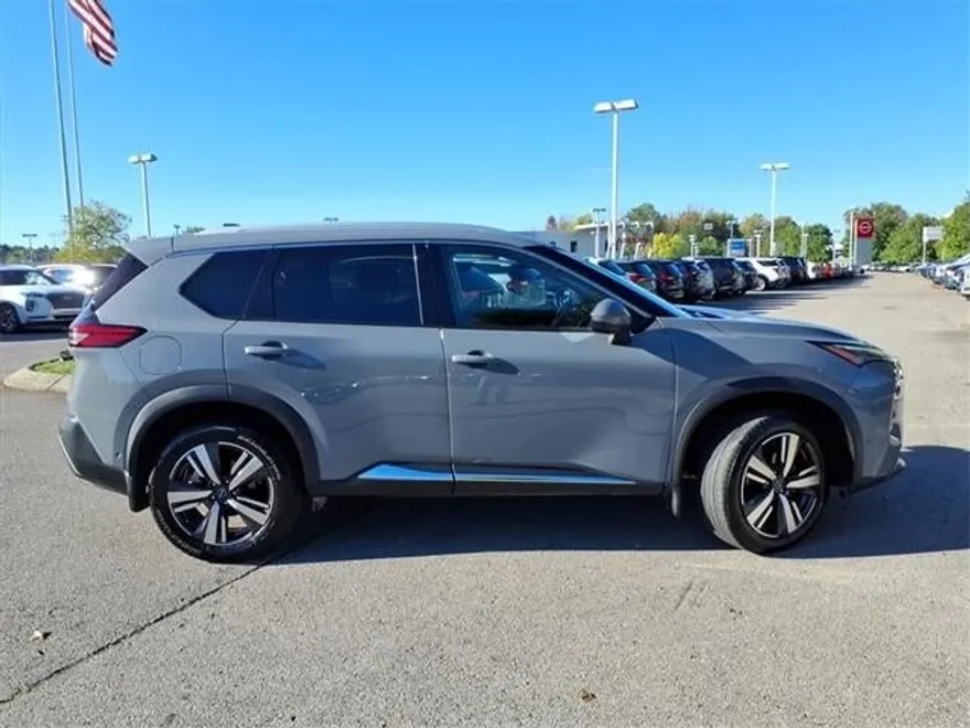 2023 Nissan Rogue SL photo 1