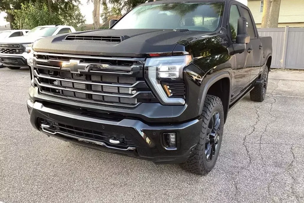 2025 Chevrolet Silverado 2500HD High Country photo 1