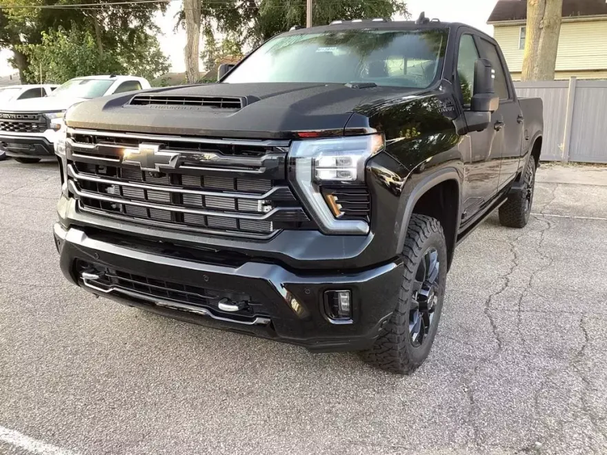 2025 Chevrolet Silverado 2500HD High Country photo 1