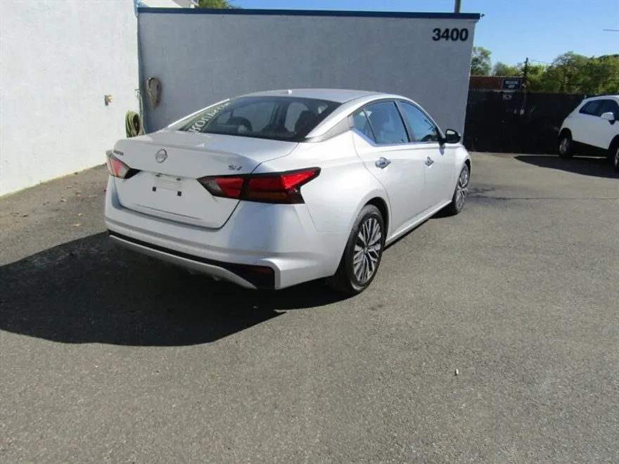 2024 Nissan Altima SV photo 1