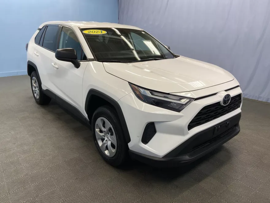 2024 Toyota RAV4 LE photo 1