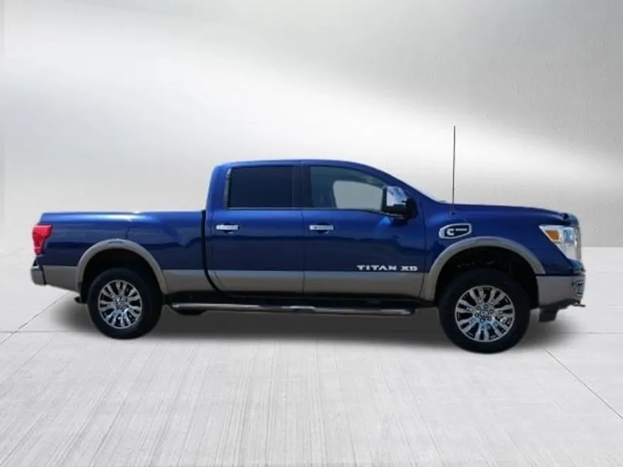 2018 Nissan Titan Platinum Reserve photo 1